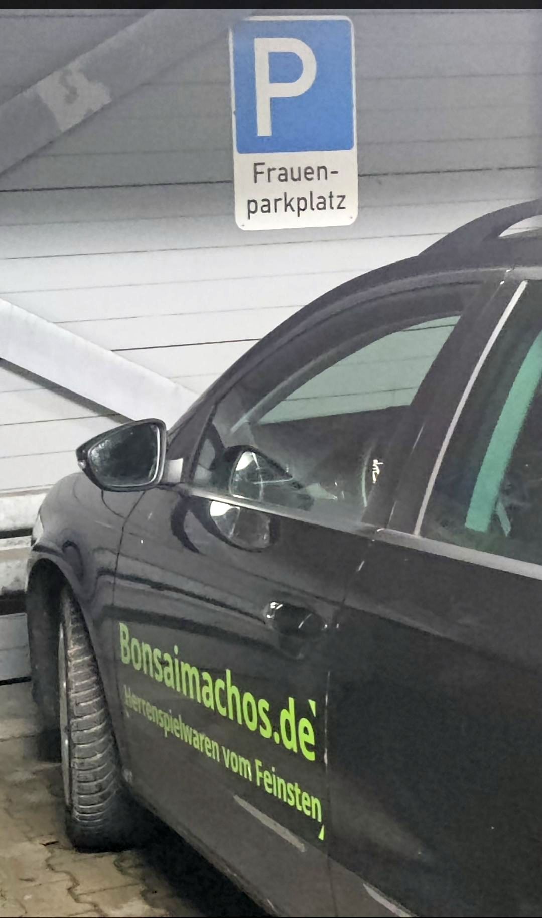 Frauenparkplatz